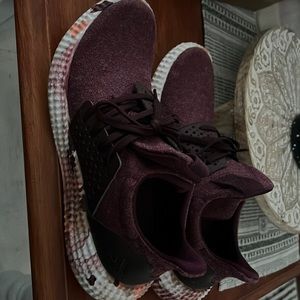 Size 8 womens Adidas shoes (ortholite) so comfy!